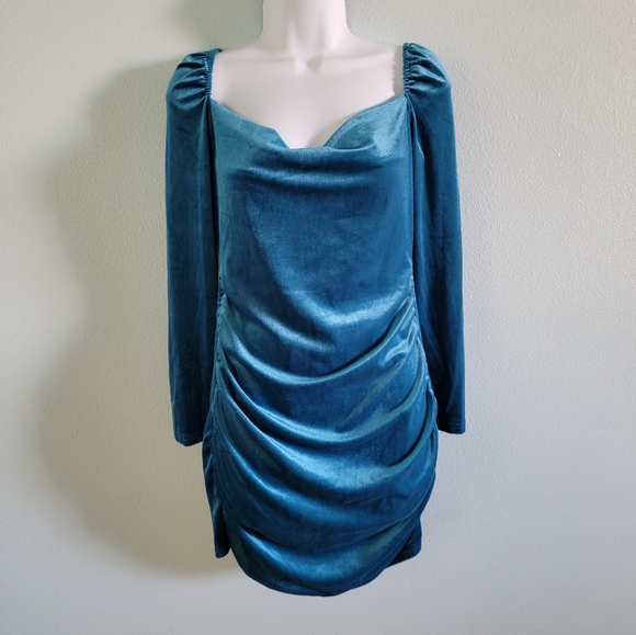 ‼️SOLD‼️Blue velvet ruched draped bodycon dress - Picture 5 of 6